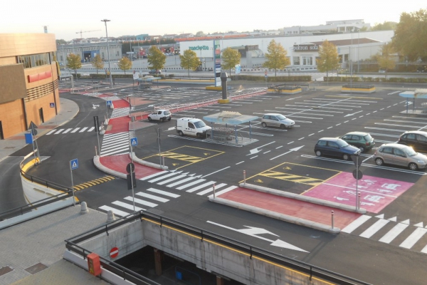 vernice linea acrilica velecenter parcheggio 2