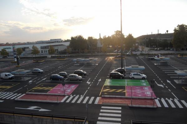 vernice linea acrilica velecenter parcheggio 1